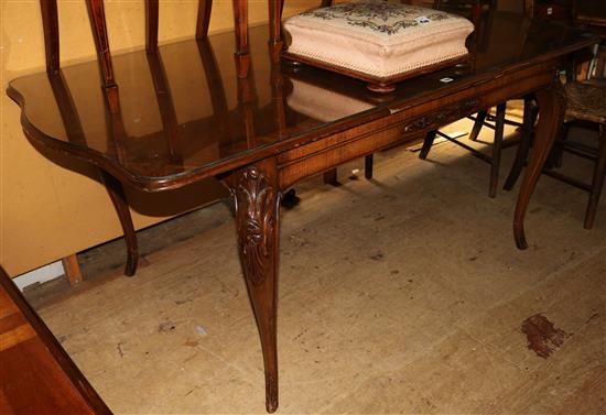 Glass topped extending dining table(-)